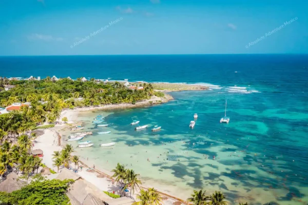 Vista aerea de la Bahía de Akumal para nadar con tortugas