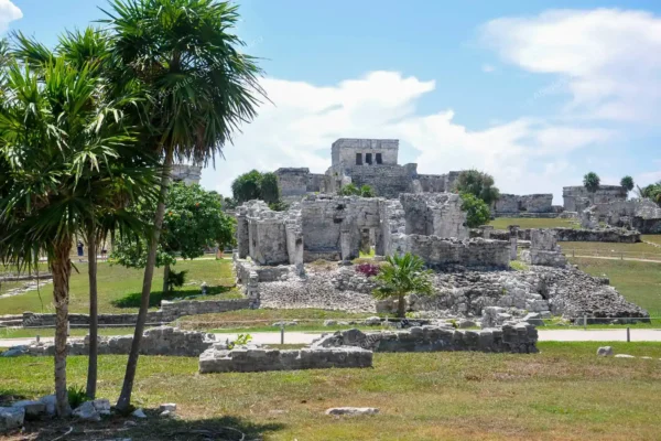 Templo El Castillo en las ruinas de Tulum